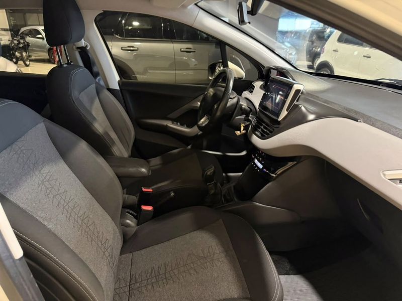 Peugeot 208 1.2 Allure 12v 2018/2018 SIM VEÍCULOS PORTO ALEGRE / Carros no Vale Peugeot 208 1.2 Allure 12v 2018/2018 SIM VEÍCULOS PORTO ALEGRE / Carros no Vale