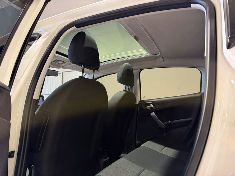 Peugeot 208 1.2 Allure 12v 2018/2018 SIM VEÍCULOS PORTO ALEGRE / Carros no Vale Peugeot 208 1.2 Allure 12v 2018/2018 SIM VEÍCULOS PORTO ALEGRE / Carros no Vale