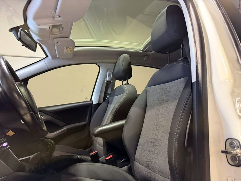 Peugeot 208 1.2 Allure 12v 2018/2018 SIM VEÍCULOS PORTO ALEGRE / Carros no Vale Peugeot 208 1.2 Allure 12v 2018/2018 SIM VEÍCULOS PORTO ALEGRE / Carros no Vale