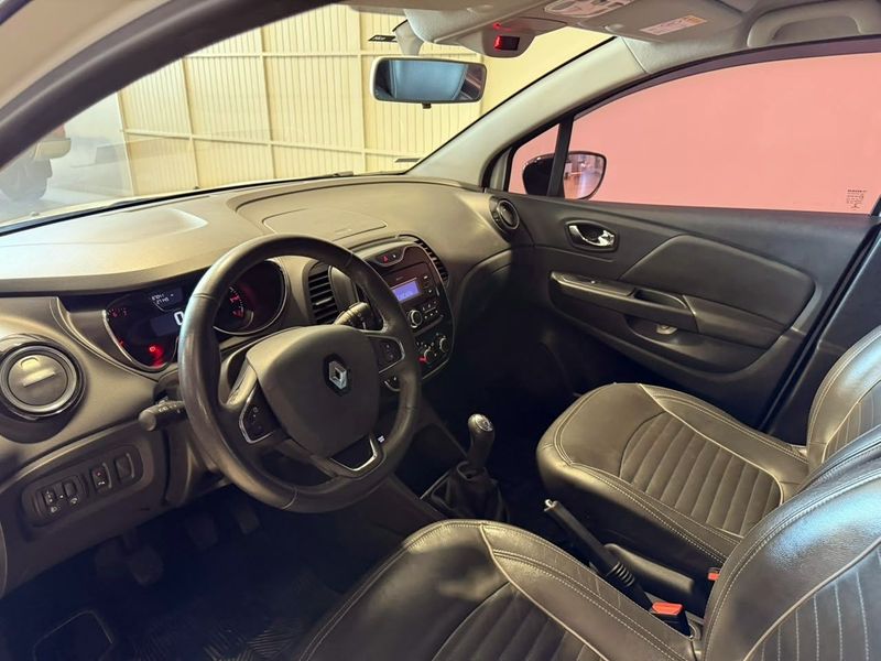 Renault Captur Zen 1.6 16v Mec 2017/2018 SIM VEÍCULOS PORTO ALEGRE / Carros no Vale Renault Captur Zen 1.6 16v Mec 2017/2018 SIM VEÍCULOS PORTO ALEGRE / Carros no Vale