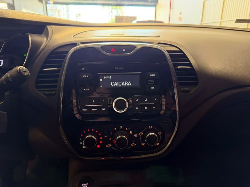 Renault Captur Zen 1.6 16v Mec 2017/2018 SIM VEÍCULOS PORTO ALEGRE / Carros no Vale Renault Captur Zen 1.6 16v Mec 2017/2018 SIM VEÍCULOS PORTO ALEGRE / Carros no Vale