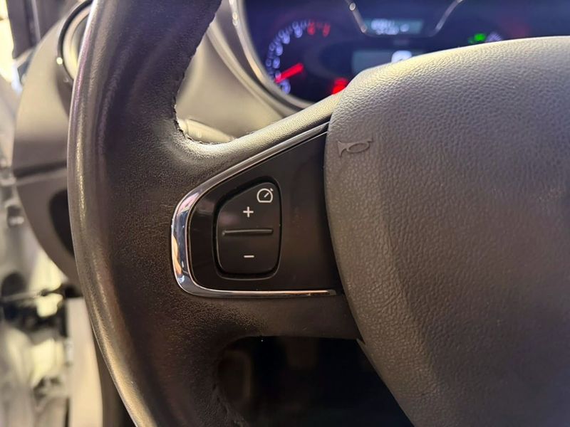 Renault Captur Zen 1.6 16v Mec 2017/2018 SIM VEÍCULOS PORTO ALEGRE / Carros no Vale Renault Captur Zen 1.6 16v Mec 2017/2018 SIM VEÍCULOS PORTO ALEGRE / Carros no Vale