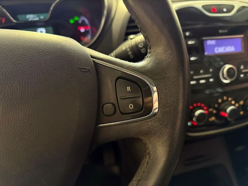 Renault Captur Zen 1.6 16v Mec 2017/2018 SIM VEÍCULOS PORTO ALEGRE / Carros no Vale Renault Captur Zen 1.6 16v Mec 2017/2018 SIM VEÍCULOS PORTO ALEGRE / Carros no Vale