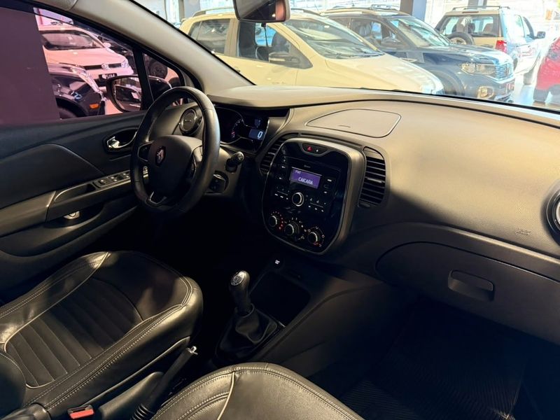 Renault Captur Zen 1.6 16v Mec 2017/2018 SIM VEÍCULOS PORTO ALEGRE / Carros no Vale Renault Captur Zen 1.6 16v Mec 2017/2018 SIM VEÍCULOS PORTO ALEGRE / Carros no Vale