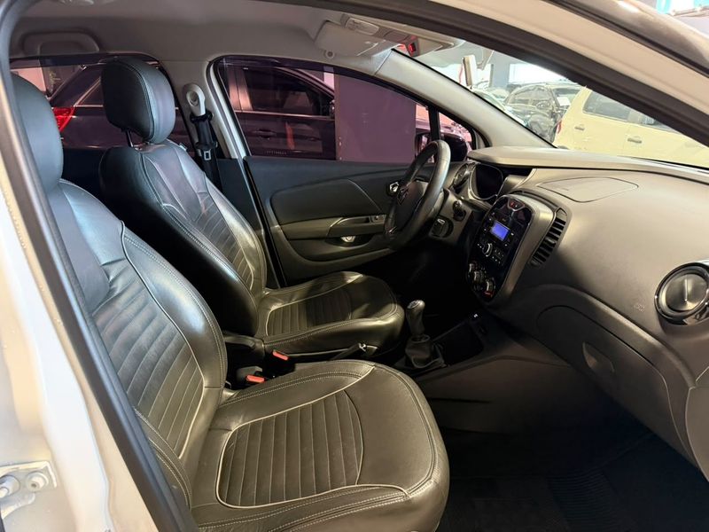 Renault Captur Zen 1.6 16v Mec 2017/2018 SIM VEÍCULOS PORTO ALEGRE / Carros no Vale Renault Captur Zen 1.6 16v Mec 2017/2018 SIM VEÍCULOS PORTO ALEGRE / Carros no Vale