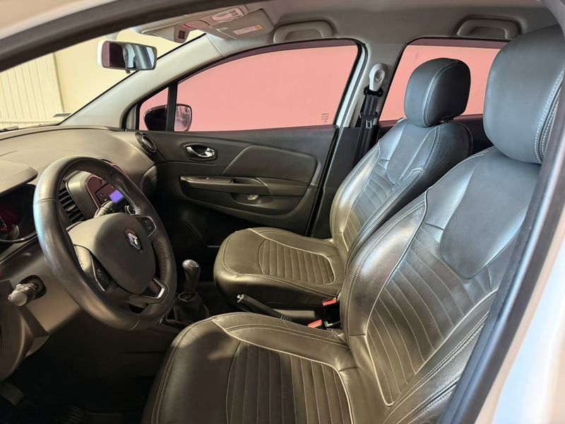 Renault Captur Zen 1.6 16v Mec 2017/2018 SIM VEÍCULOS PORTO ALEGRE / Carros no Vale Renault Captur Zen 1.6 16v Mec 2017/2018 SIM VEÍCULOS PORTO ALEGRE / Carros no Vale