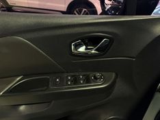 Renault Captur Zen 1.6 16v Mec 2017/2018 SIM VEÍCULOS PORTO ALEGRE / Carros no Vale