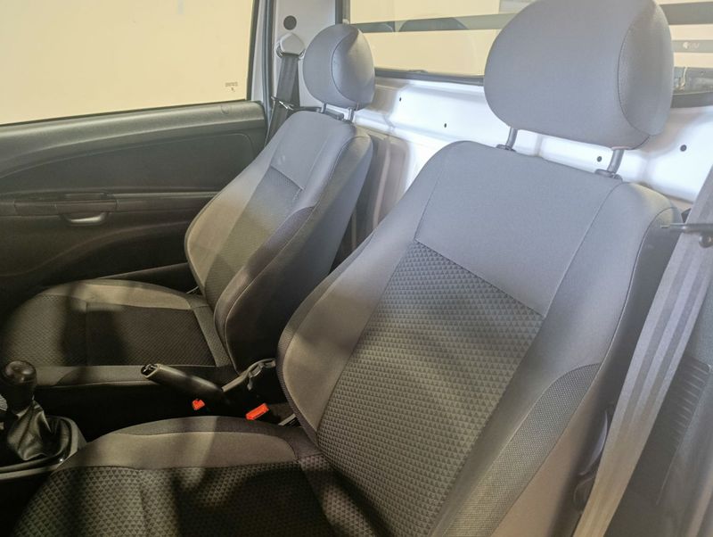 Volkswagen Saveiro 1.6 Cs Robust 8v 2022/2023 SIM VEÍCULOS PORTO ALEGRE / Carros no Vale