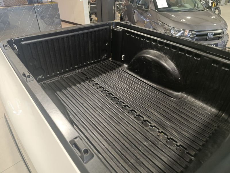Volkswagen Saveiro 1.6 Cs Robust 8v 2022/2023 SIM VEÍCULOS PORTO ALEGRE / Carros no Vale