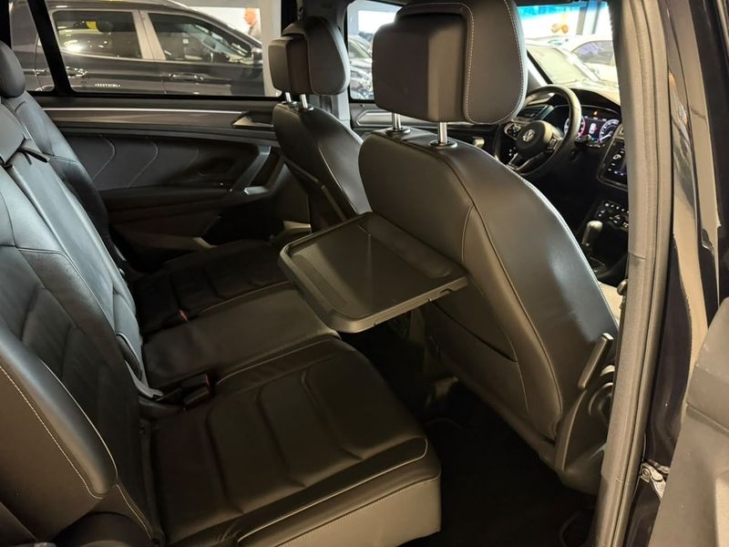 Volkswagen Tiguan Allspac Rline 350 Tsi 2.0 4×4 2018/2018 SIM VEÍCULOS PORTO ALEGRE / Carros no Vale Volkswagen Tiguan Allspac Rline 350 Tsi 2.0 4×4 2018/2018 SIM VEÍCULOS PORTO ALEGRE / Carros no Vale