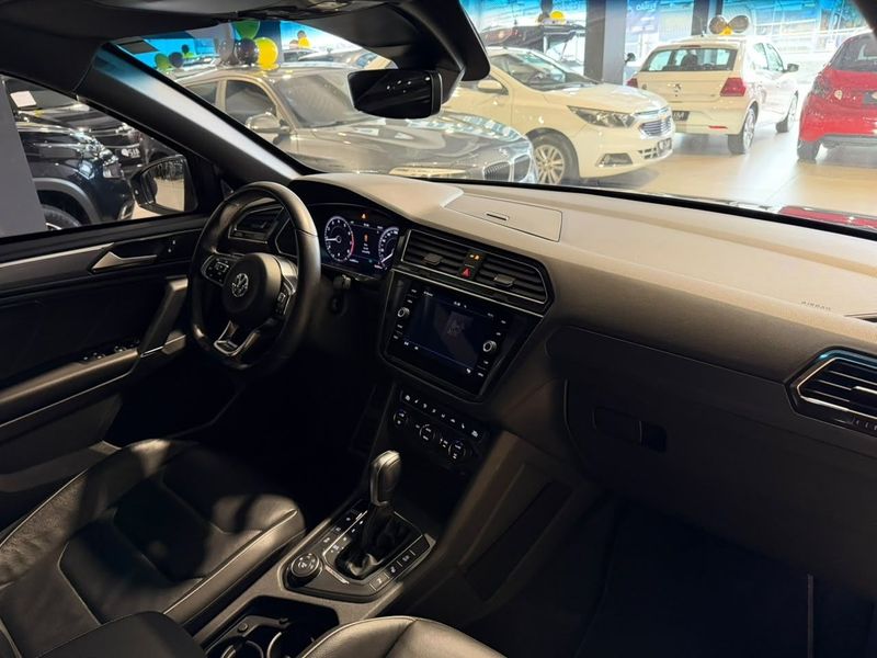 Volkswagen Tiguan Allspac Rline 350 Tsi 2.0 4×4 2018/2018 SIM VEÍCULOS PORTO ALEGRE / Carros no Vale Volkswagen Tiguan Allspac Rline 350 Tsi 2.0 4×4 2018/2018 SIM VEÍCULOS PORTO ALEGRE / Carros no Vale