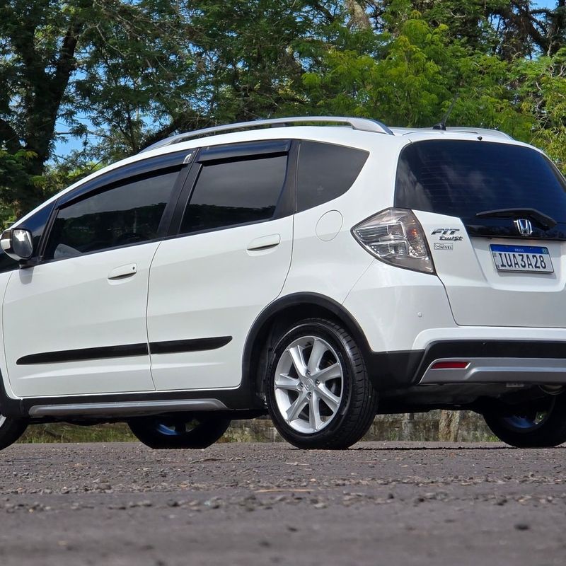 Honda Fit Twist 1.5 16V 2012/2013 AUTO NÍVEL VEÍCULOS SANTA CRUZ DO SUL / Carros no Vale Honda Fit Twist 1.5 16V 2012/2013 AUTO NÍVEL VEÍCULOS SANTA CRUZ DO SUL / Carros no Vale