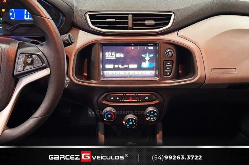 CHEVROLET ONIX 1.4 MPFI LT 8V 2017/2018 GARCEZ VEÍCULOS BENTO GONÇALVES / Carros no Vale