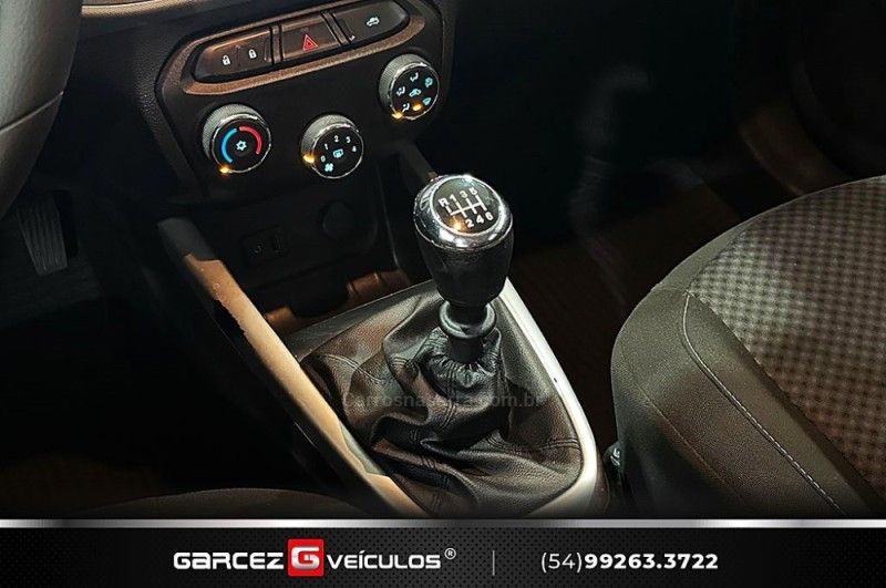 CHEVROLET ONIX 1.4 MPFI LT 8V 2017/2018 GARCEZ VEÍCULOS BENTO GONÇALVES / Carros no Vale