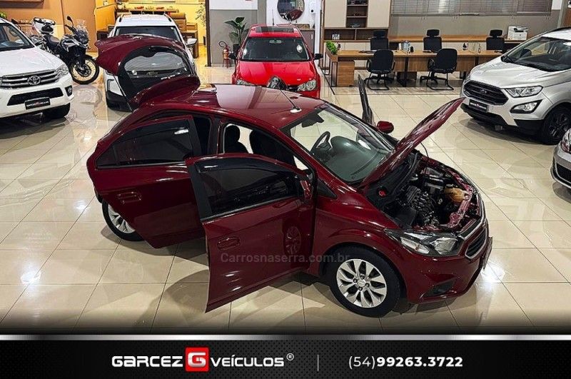 CHEVROLET ONIX 1.4 MPFI LT 8V 2017/2018 GARCEZ VEÍCULOS BENTO GONÇALVES / Carros no Vale