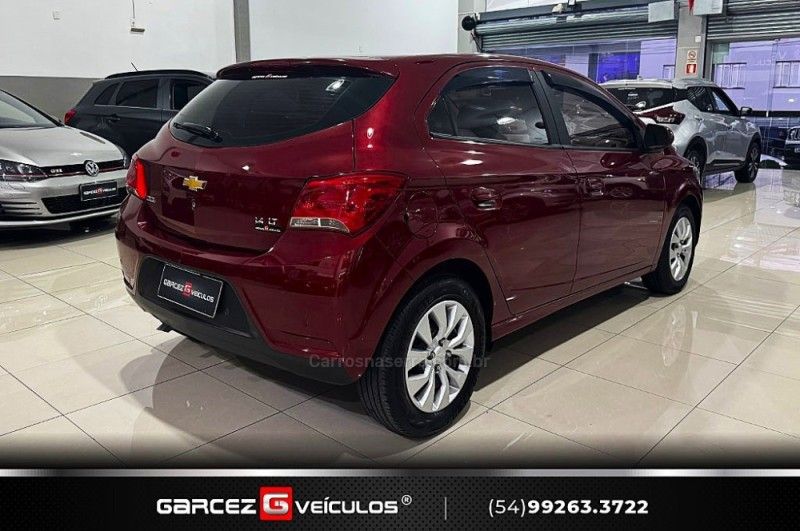 CHEVROLET ONIX 1.4 MPFI LT 8V 2017/2018 GARCEZ VEÍCULOS BENTO GONÇALVES / Carros no Vale