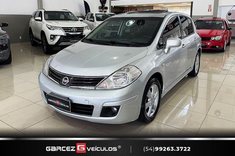 NISSAN TIIDA 1.8 SL 16V 2010/2011 GARCEZ VEÍCULOS BENTO GONÇALVES / Carros no Vale NISSAN TIIDA 1.8 SL 16V 2010/2011 GARCEZ VEÍCULOS BENTO GONÇALVES / Carros no Vale