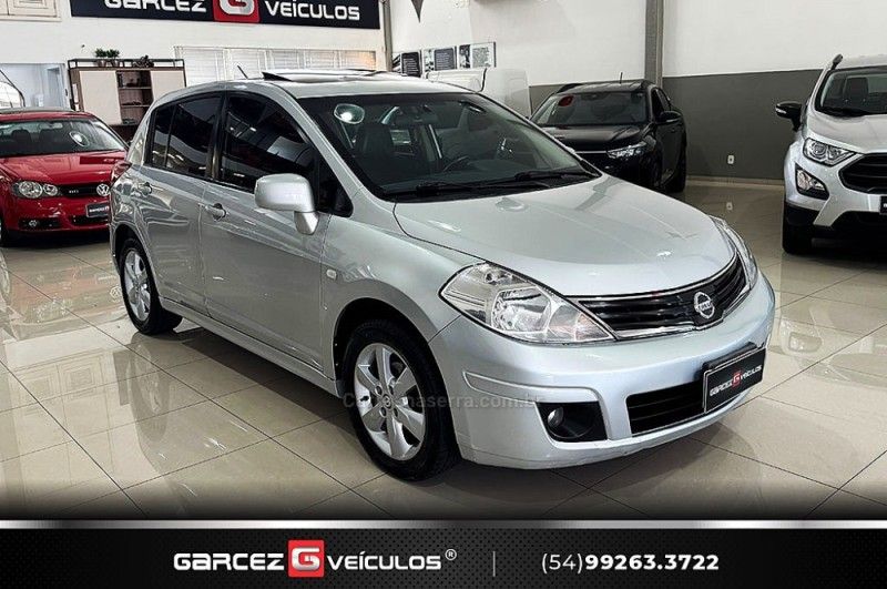 NISSAN TIIDA 1.8 SL 16V 2010/2011 GARCEZ VEÍCULOS BENTO GONÇALVES / Carros no Vale NISSAN TIIDA 1.8 SL 16V 2010/2011 GARCEZ VEÍCULOS BENTO GONÇALVES / Carros no Vale