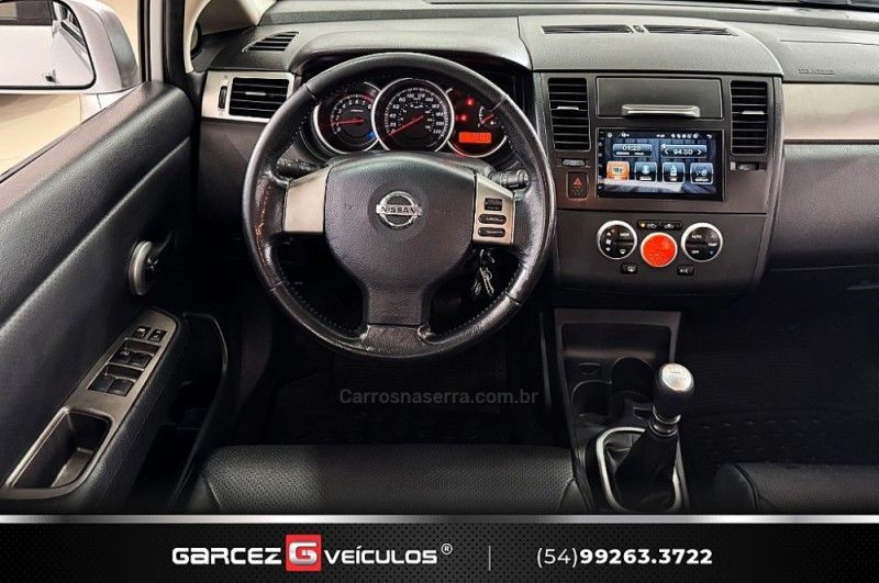 NISSAN TIIDA 1.8 SL 16V 2010/2011 GARCEZ VEÍCULOS BENTO GONÇALVES / Carros no Vale NISSAN TIIDA 1.8 SL 16V 2010/2011 GARCEZ VEÍCULOS BENTO GONÇALVES / Carros no Vale