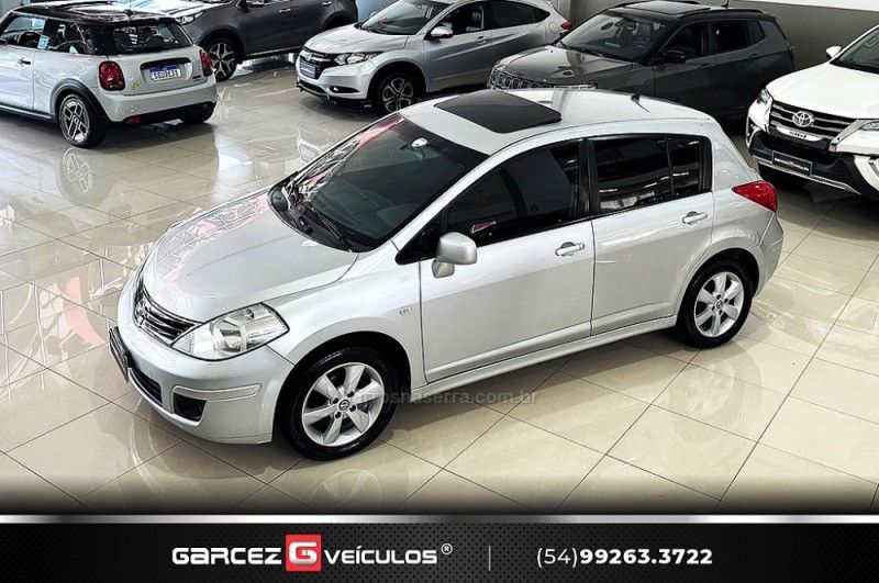 NISSAN TIIDA 1.8 SL 16V 2010/2011 GARCEZ VEÍCULOS BENTO GONÇALVES / Carros no Vale NISSAN TIIDA 1.8 SL 16V 2010/2011 GARCEZ VEÍCULOS BENTO GONÇALVES / Carros no Vale