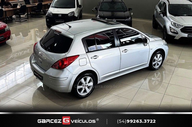 NISSAN TIIDA 1.8 SL 16V 2010/2011 GARCEZ VEÍCULOS BENTO GONÇALVES / Carros no Vale NISSAN TIIDA 1.8 SL 16V 2010/2011 GARCEZ VEÍCULOS BENTO GONÇALVES / Carros no Vale