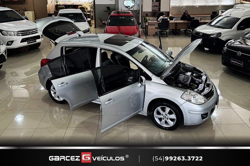 NISSAN TIIDA 1.8 SL 16V 2010/2011 GARCEZ VEÍCULOS BENTO GONÇALVES / Carros no Vale NISSAN TIIDA 1.8 SL 16V 2010/2011 GARCEZ VEÍCULOS BENTO GONÇALVES / Carros no Vale