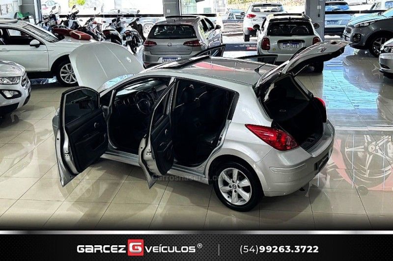 NISSAN TIIDA 1.8 SL 16V 2010/2011 GARCEZ VEÍCULOS BENTO GONÇALVES / Carros no Vale NISSAN TIIDA 1.8 SL 16V 2010/2011 GARCEZ VEÍCULOS BENTO GONÇALVES / Carros no Vale