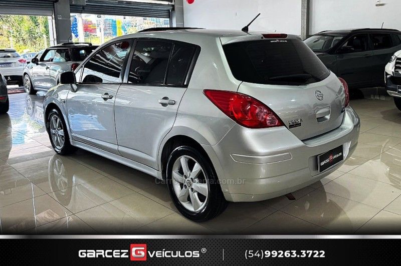 NISSAN TIIDA 1.8 SL 16V 2010/2011 GARCEZ VEÍCULOS BENTO GONÇALVES / Carros no Vale NISSAN TIIDA 1.8 SL 16V 2010/2011 GARCEZ VEÍCULOS BENTO GONÇALVES / Carros no Vale
