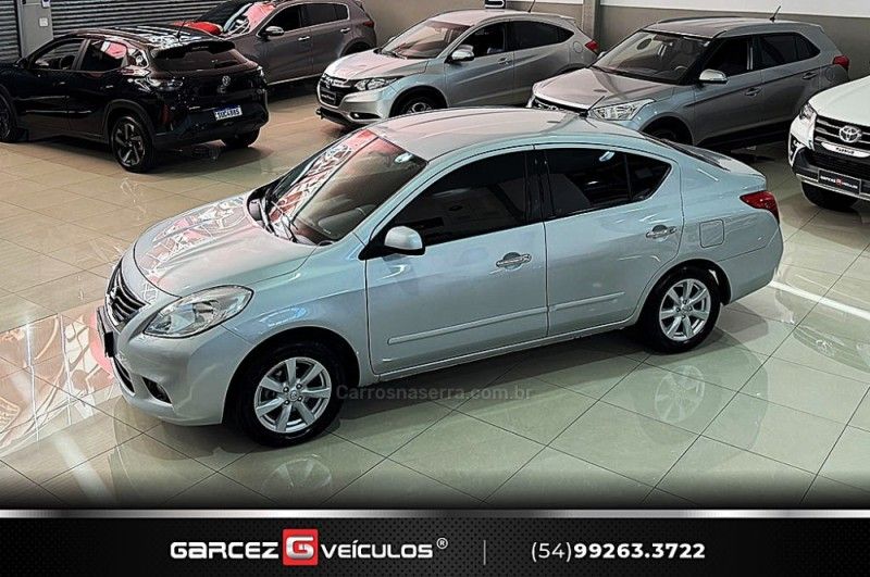 NISSAN VERSA 1.6 16V SL 2014/2014 GARCEZ VEÍCULOS BENTO GONÇALVES / Carros no Vale NISSAN VERSA 1.6 16V SL 2014/2014 GARCEZ VEÍCULOS BENTO GONÇALVES / Carros no Vale