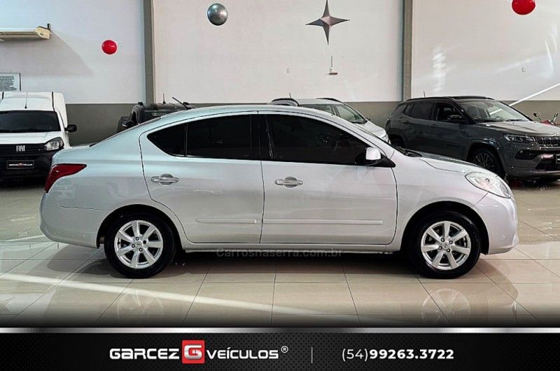 NISSAN VERSA 1.6 16V SL 2014/2014 GARCEZ VEÍCULOS BENTO GONÇALVES / Carros no Vale NISSAN VERSA 1.6 16V SL 2014/2014 GARCEZ VEÍCULOS BENTO GONÇALVES / Carros no Vale