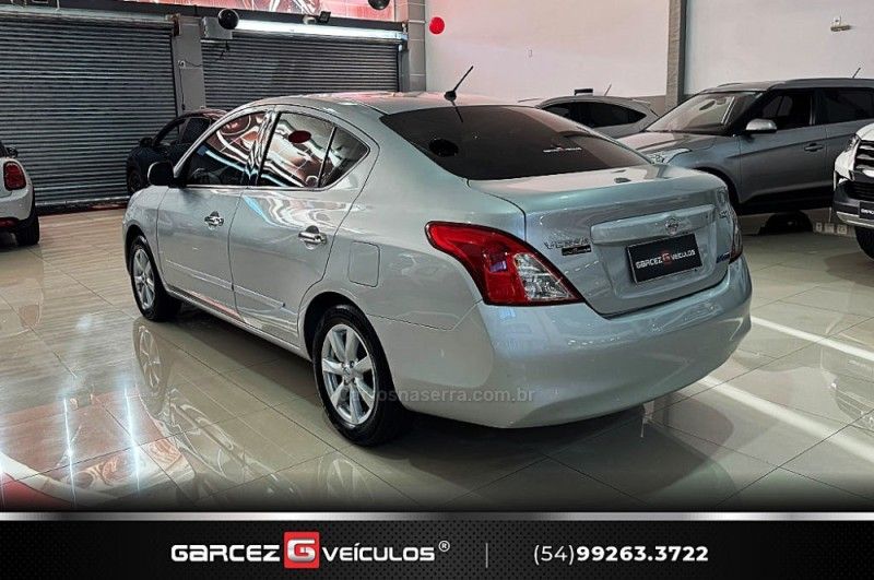 NISSAN VERSA 1.6 16V SL 2014/2014 GARCEZ VEÍCULOS BENTO GONÇALVES / Carros no Vale NISSAN VERSA 1.6 16V SL 2014/2014 GARCEZ VEÍCULOS BENTO GONÇALVES / Carros no Vale