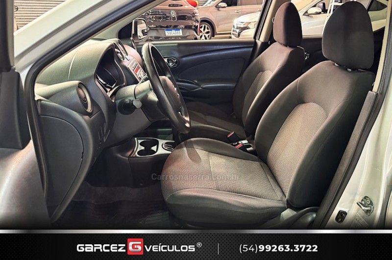 NISSAN VERSA 1.6 16V SL 2014/2014 GARCEZ VEÍCULOS BENTO GONÇALVES / Carros no Vale NISSAN VERSA 1.6 16V SL 2014/2014 GARCEZ VEÍCULOS BENTO GONÇALVES / Carros no Vale
