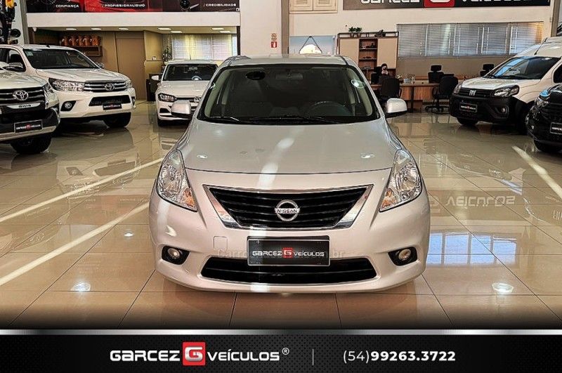NISSAN VERSA 1.6 16V SL 2014/2014 GARCEZ VEÍCULOS BENTO GONÇALVES / Carros no Vale NISSAN VERSA 1.6 16V SL 2014/2014 GARCEZ VEÍCULOS BENTO GONÇALVES / Carros no Vale