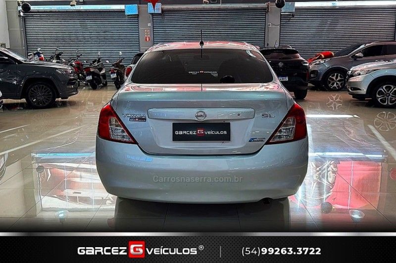 NISSAN VERSA 1.6 16V SL 2014/2014 GARCEZ VEÍCULOS BENTO GONÇALVES / Carros no Vale NISSAN VERSA 1.6 16V SL 2014/2014 GARCEZ VEÍCULOS BENTO GONÇALVES / Carros no Vale
