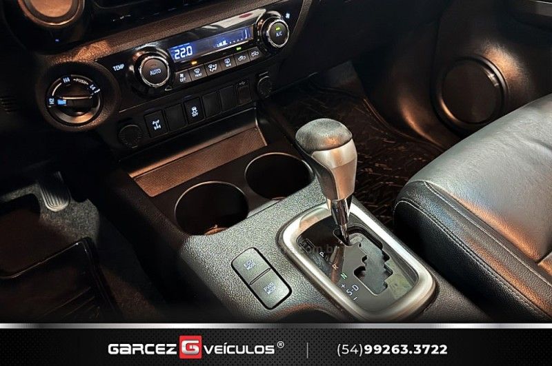 TOYOTA HILUX 2.8 SRV 4X4 CD 16V 2016/2017 GARCEZ VEÍCULOS BENTO GONÇALVES / Carros no Vale TOYOTA HILUX 2.8 SRV 4X4 CD 16V 2016/2017 GARCEZ VEÍCULOS BENTO GONÇALVES / Carros no Vale