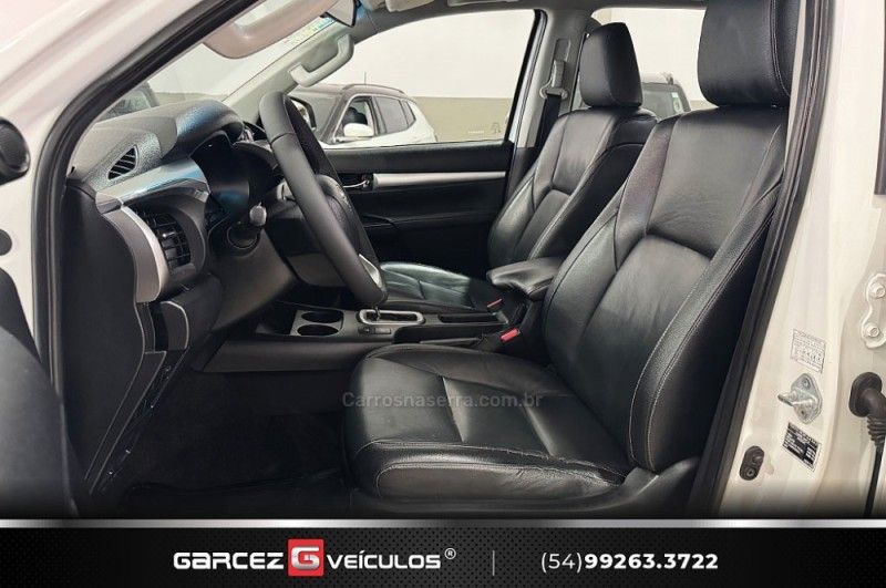 TOYOTA HILUX 2.8 SRV 4X4 CD 16V 2016/2017 GARCEZ VEÍCULOS BENTO GONÇALVES / Carros no Vale TOYOTA HILUX 2.8 SRV 4X4 CD 16V 2016/2017 GARCEZ VEÍCULOS BENTO GONÇALVES / Carros no Vale