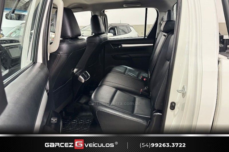 TOYOTA HILUX 2.8 SRV 4X4 CD 16V 2016/2017 GARCEZ VEÍCULOS BENTO GONÇALVES / Carros no Vale TOYOTA HILUX 2.8 SRV 4X4 CD 16V 2016/2017 GARCEZ VEÍCULOS BENTO GONÇALVES / Carros no Vale