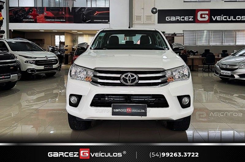 TOYOTA HILUX 2.8 SRV 4X4 CD 16V 2016/2017 GARCEZ VEÍCULOS BENTO GONÇALVES / Carros no Vale TOYOTA HILUX 2.8 SRV 4X4 CD 16V 2016/2017 GARCEZ VEÍCULOS BENTO GONÇALVES / Carros no Vale