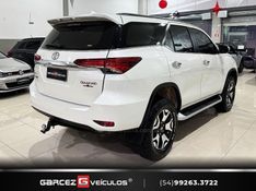 TOYOTA HILUX SW4 2.8 4X4 DIAMOND 16V TURBO 7 LUGARES 2018/2019 GARCEZ VEÍCULOS BENTO GONÇALVES / Carros no Vale