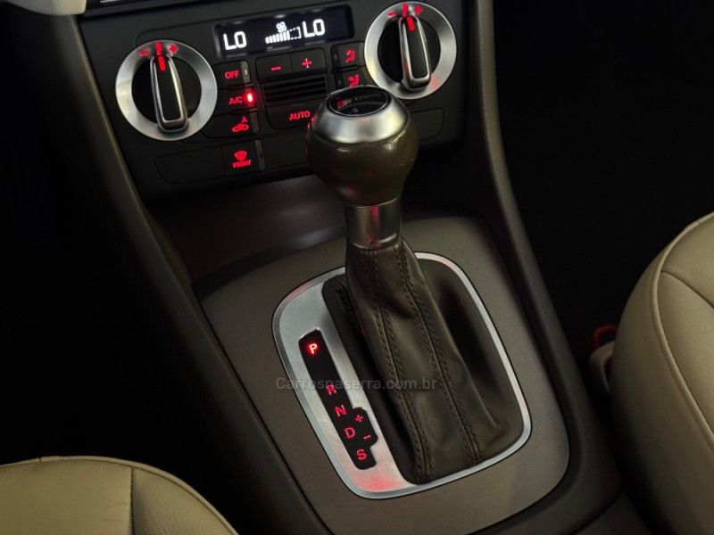 AUDI Q3 2.0 TFSI QUATTRO S TRONIC 2014/2014 GRIFFCAR MULTIMARCAS DOIS IRMÃOS / Carros no Vale