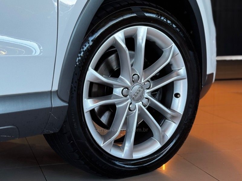 AUDI Q3 2.0 TFSI QUATTRO S TRONIC 2014/2014 GRIFFCAR MULTIMARCAS DOIS IRMÃOS / Carros no Vale