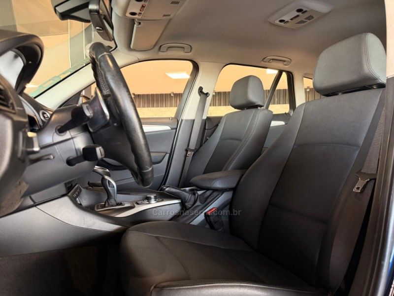 BMW X1 2.0 SDRIVE20I M SPORT ACTIVEFLEX 25 ANOS 16V TURBO 2015/2015 GRIFFCAR MULTIMARCAS DOIS IRMÃOS / Carros no Vale BMW X1 2.0 SDRIVE20I M SPORT ACTIVEFLEX 25 ANOS 16V TURBO 2015/2015 GRIFFCAR MULTIMARCAS DOIS IRMÃOS / Carros no Vale