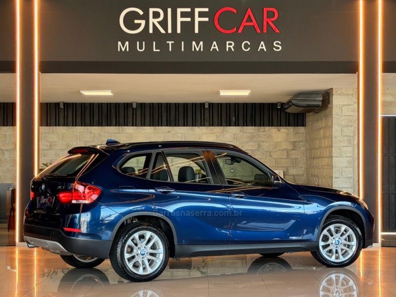 BMW X1 2.0 SDRIVE20I M SPORT ACTIVEFLEX 25 ANOS 16V TURBO 2015/2015 GRIFFCAR MULTIMARCAS DOIS IRMÃOS / Carros no Vale BMW X1 2.0 SDRIVE20I M SPORT ACTIVEFLEX 25 ANOS 16V TURBO 2015/2015 GRIFFCAR MULTIMARCAS DOIS IRMÃOS / Carros no Vale