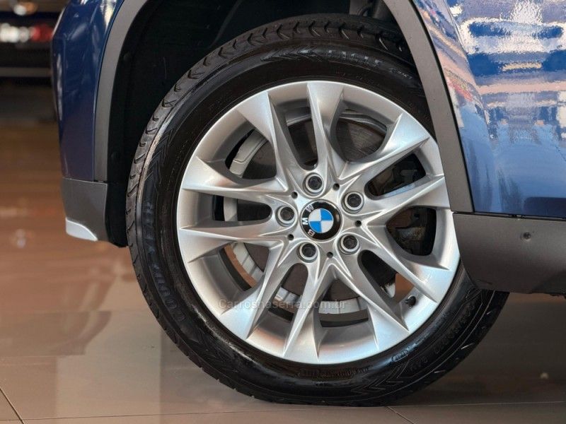 BMW X1 2.0 SDRIVE20I M SPORT ACTIVEFLEX 25 ANOS 16V TURBO 2015/2015 GRIFFCAR MULTIMARCAS DOIS IRMÃOS / Carros no Vale BMW X1 2.0 SDRIVE20I M SPORT ACTIVEFLEX 25 ANOS 16V TURBO 2015/2015 GRIFFCAR MULTIMARCAS DOIS IRMÃOS / Carros no Vale