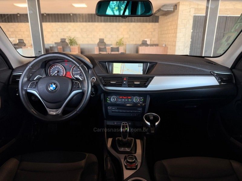 BMW X1 2.0 SDRIVE20I M SPORT ACTIVEFLEX 25 ANOS 16V TURBO 2015/2015 GRIFFCAR MULTIMARCAS DOIS IRMÃOS / Carros no Vale BMW X1 2.0 SDRIVE20I M SPORT ACTIVEFLEX 25 ANOS 16V TURBO 2015/2015 GRIFFCAR MULTIMARCAS DOIS IRMÃOS / Carros no Vale