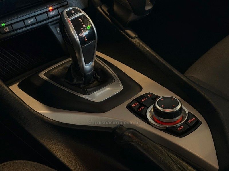 BMW X1 2.0 SDRIVE20I M SPORT ACTIVEFLEX 25 ANOS 16V TURBO 2015/2015 GRIFFCAR MULTIMARCAS DOIS IRMÃOS / Carros no Vale BMW X1 2.0 SDRIVE20I M SPORT ACTIVEFLEX 25 ANOS 16V TURBO 2015/2015 GRIFFCAR MULTIMARCAS DOIS IRMÃOS / Carros no Vale