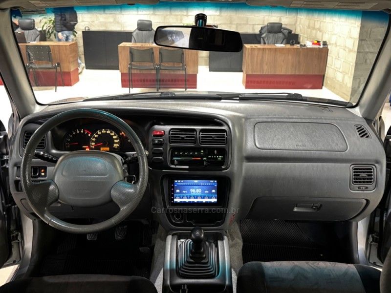 CHEVROLET TRACKER 2.0 4X4 16V 2008/2008 GRIFFCAR MULTIMARCAS DOIS IRMÃOS / Carros no Vale