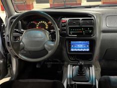 CHEVROLET TRACKER 2.0 4X4 16V 2008/2008 GRIFFCAR MULTIMARCAS DOIS IRMÃOS / Carros no Vale