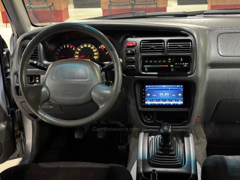 CHEVROLET TRACKER 2.0 4X4 16V 2008/2008 GRIFFCAR MULTIMARCAS DOIS IRMÃOS / Carros no Vale