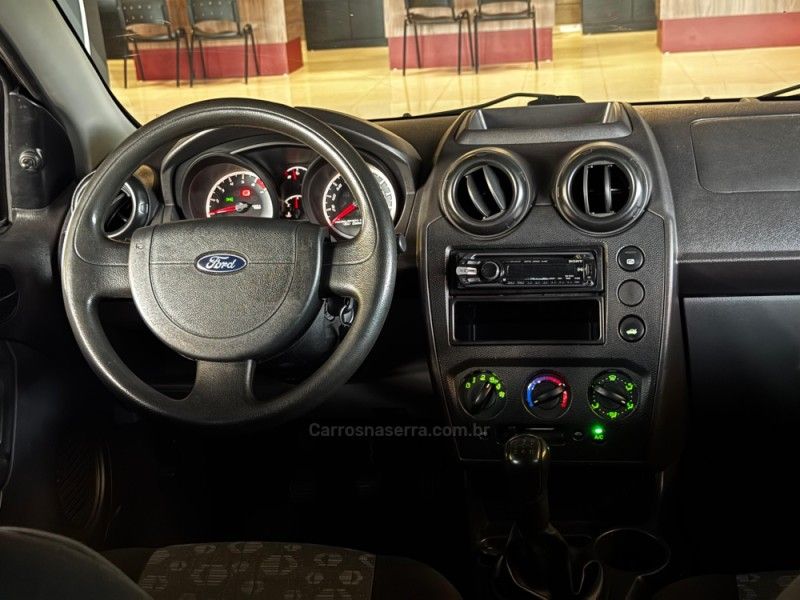 FORD FIESTA 1.0 MPI CLASS HATCH 8V 2011/2011 GRIFFCAR MULTIMARCAS DOIS IRMÃOS / Carros no Vale